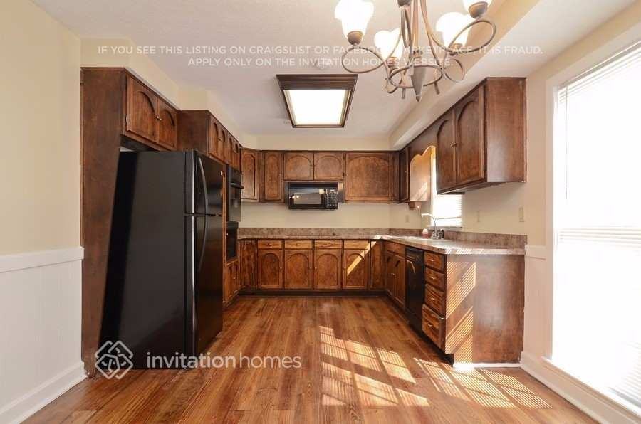 6212 Shallowford Way - Photo 3 of 18