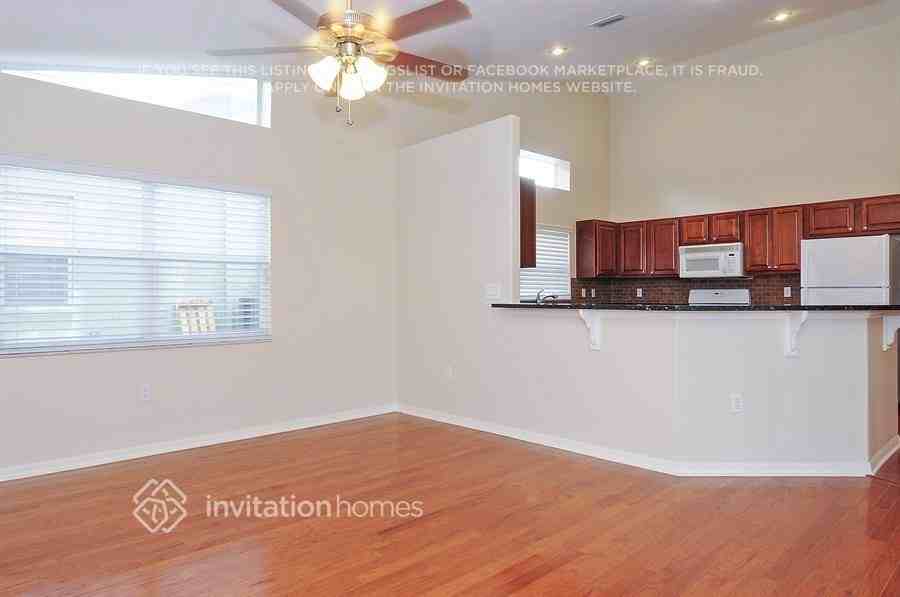 5547 Foxtail Ct - Photo 4 of 21