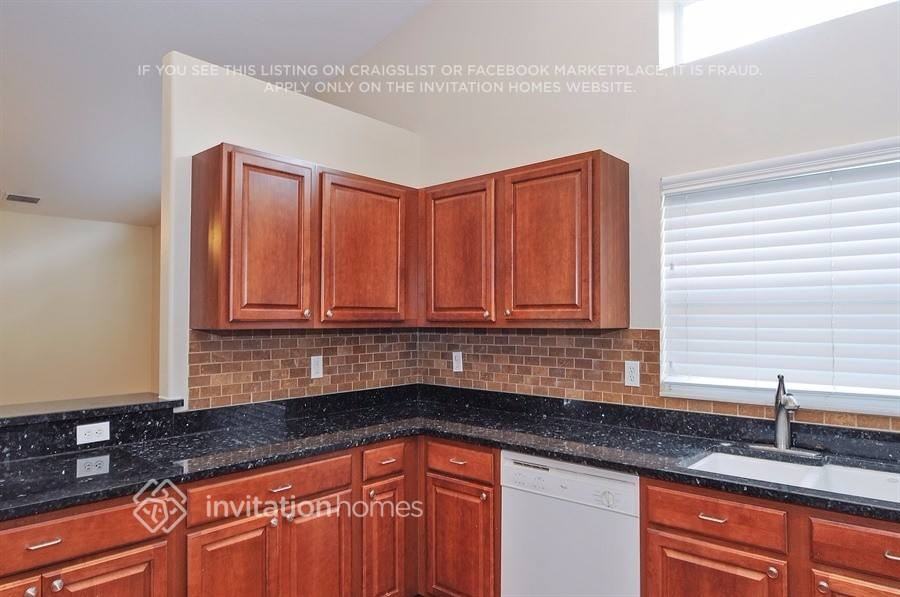 5547 Foxtail Ct - Photo 6 of 21