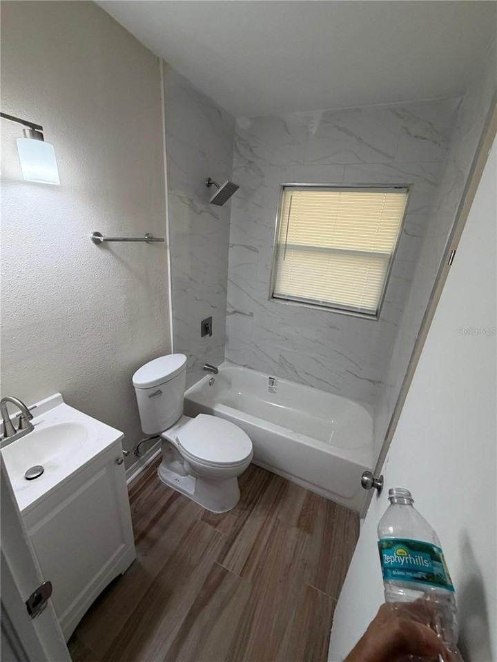 1458 Grove St - Photo 2 of 11