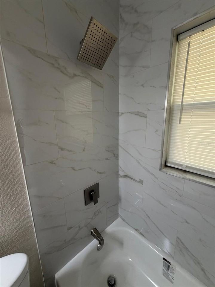 1458 Grove St - Photo 3 of 11