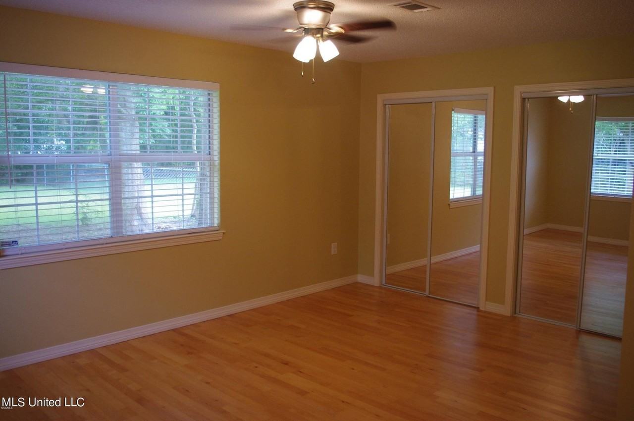 156 Lafayette Cir - Photo 5 of 11