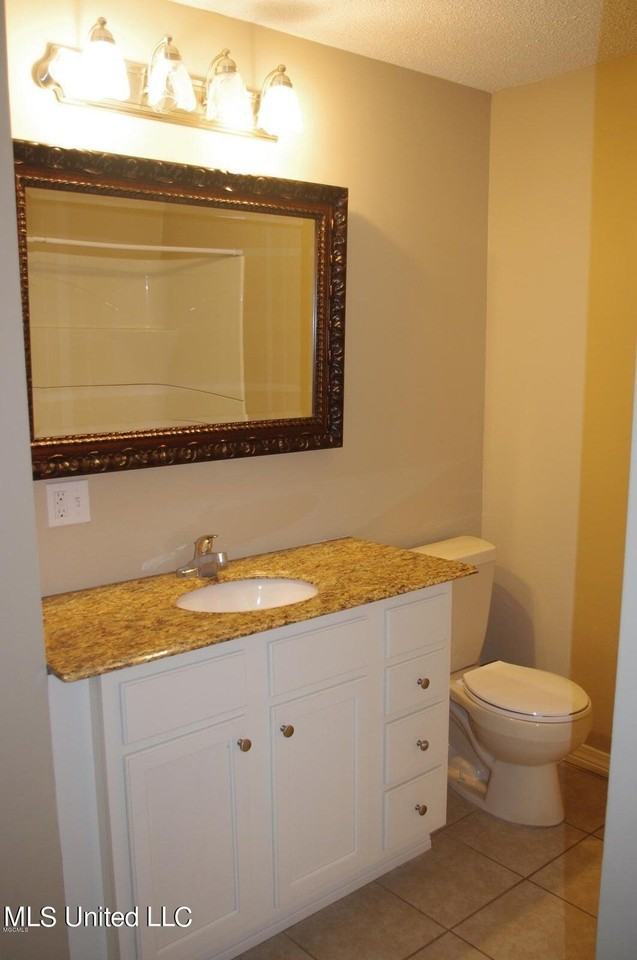 156 Lafayette Cir - Photo 6 of 11