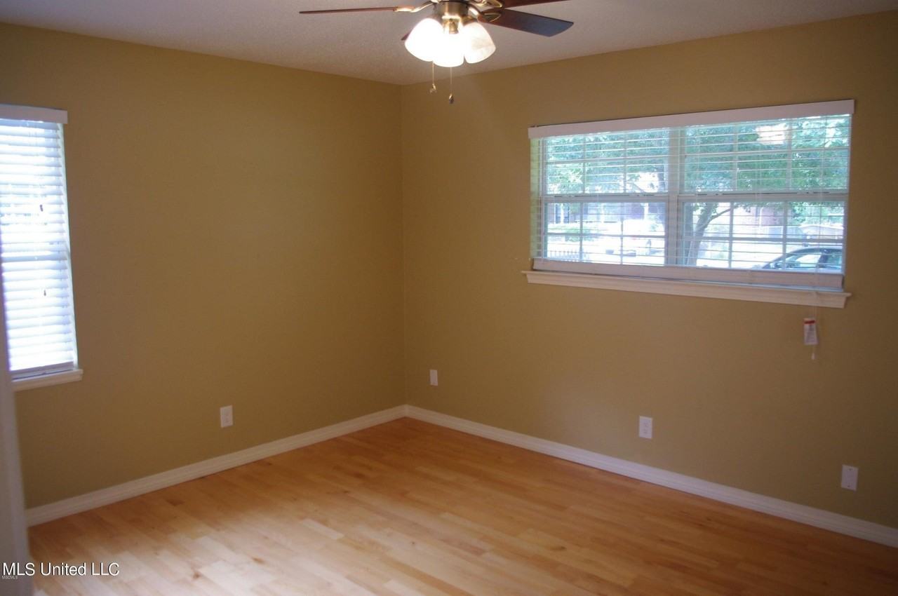 156 Lafayette Cir - Photo 7 of 11