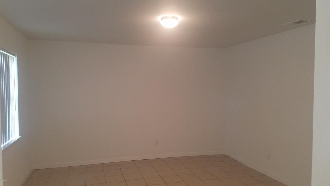 678 Meadow Dr - Photo 3 of 19
