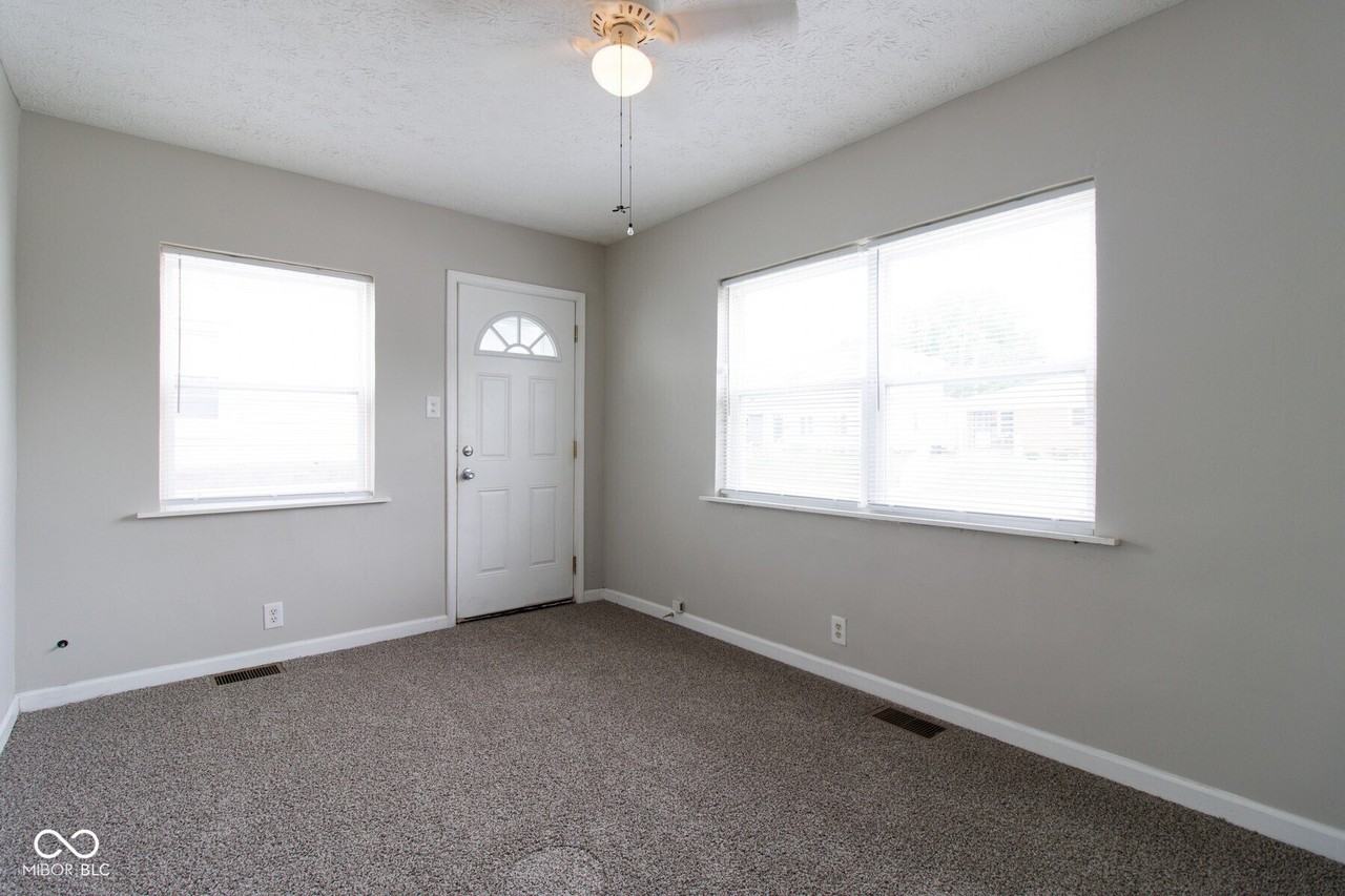 63 S 3rd Ave - Photo 4 of 15