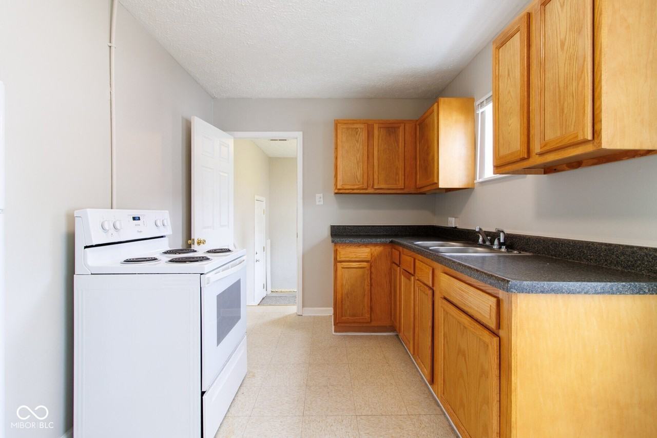 63 S 3rd Ave - Photo 7 of 15