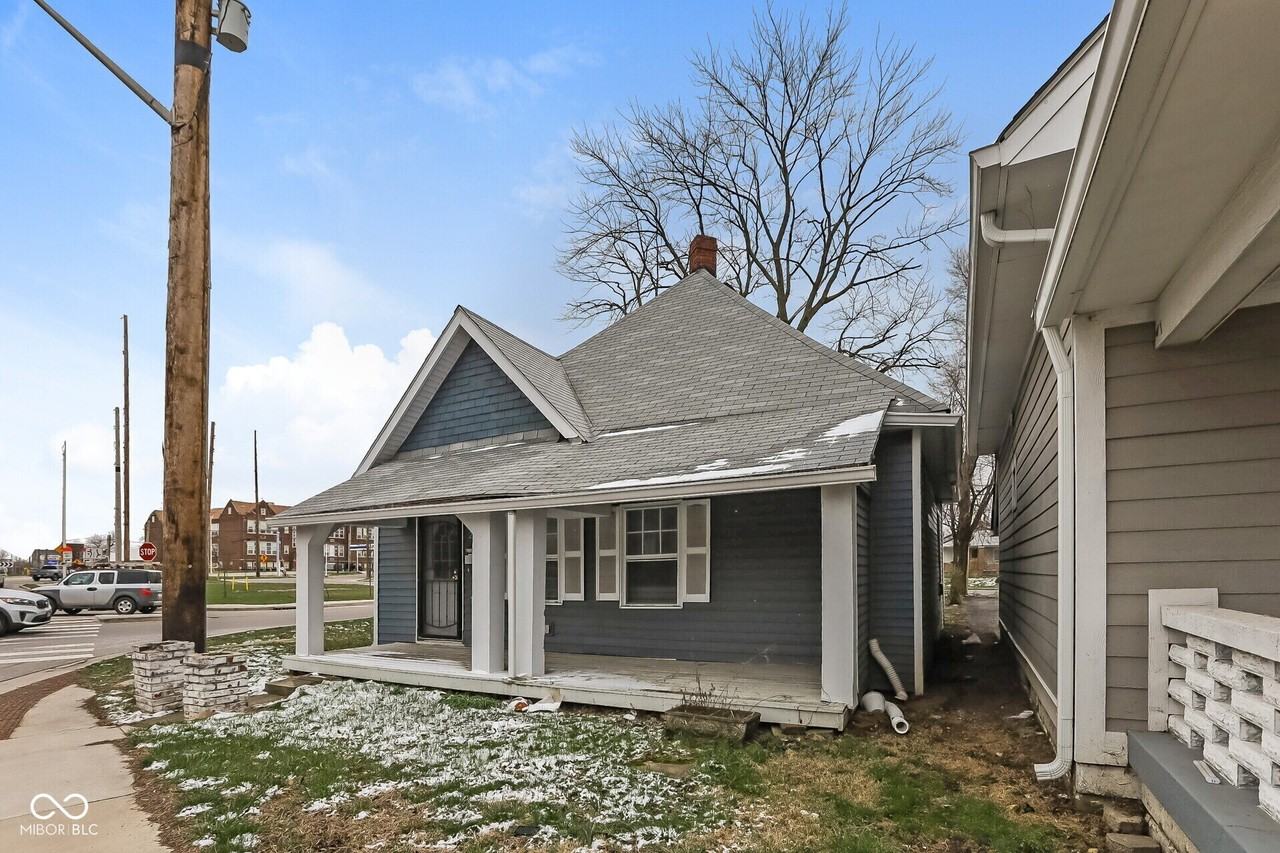 2631 Southeastern Ave - Photo 2 of 22