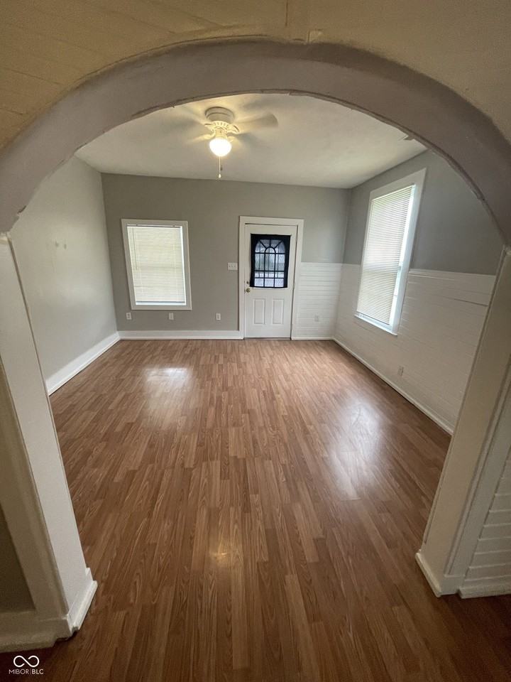 2631 Southeastern Ave - Photo 5 of 22
