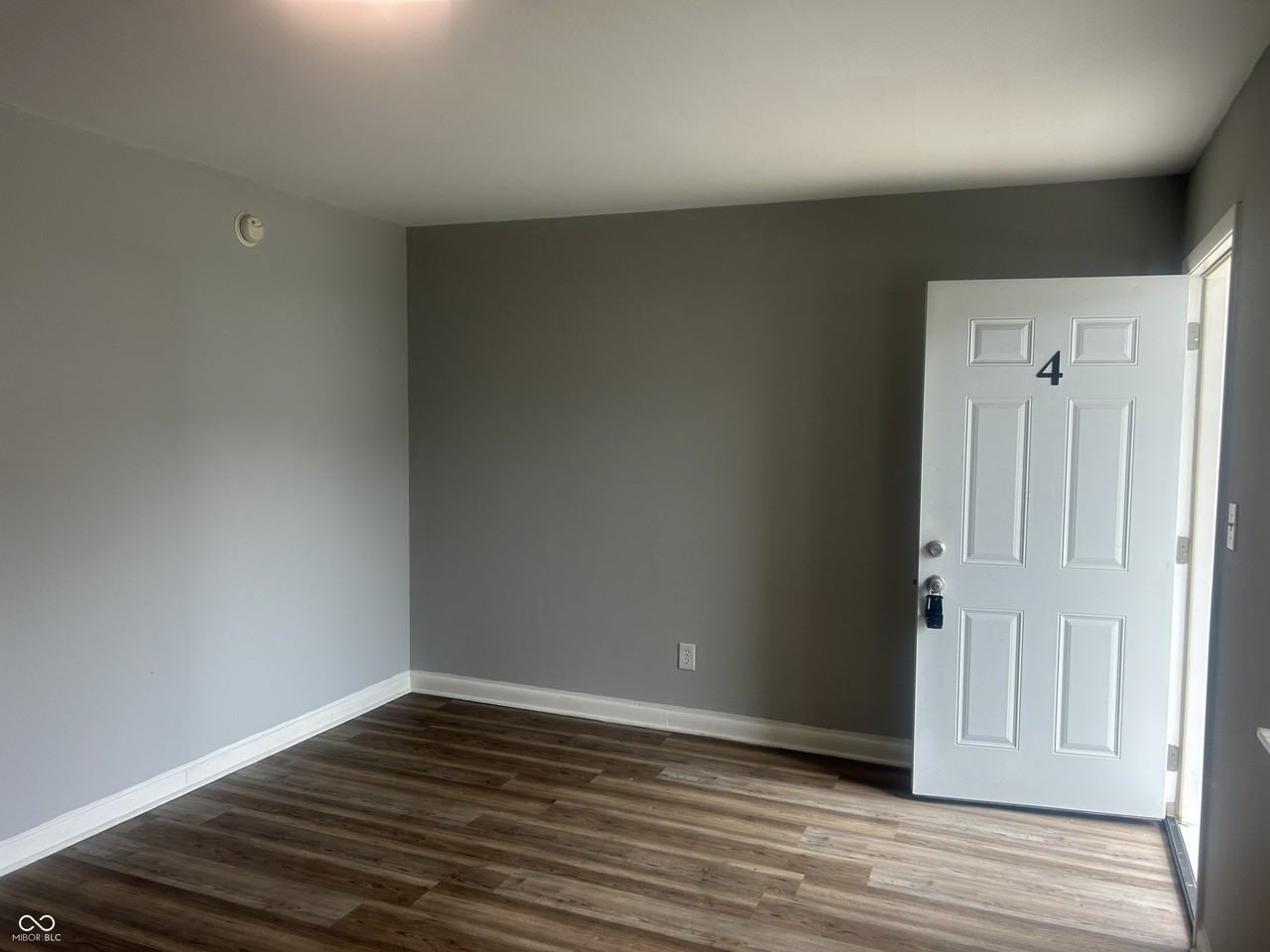 135 W Hendricks St #4 - Photo 3 of 9