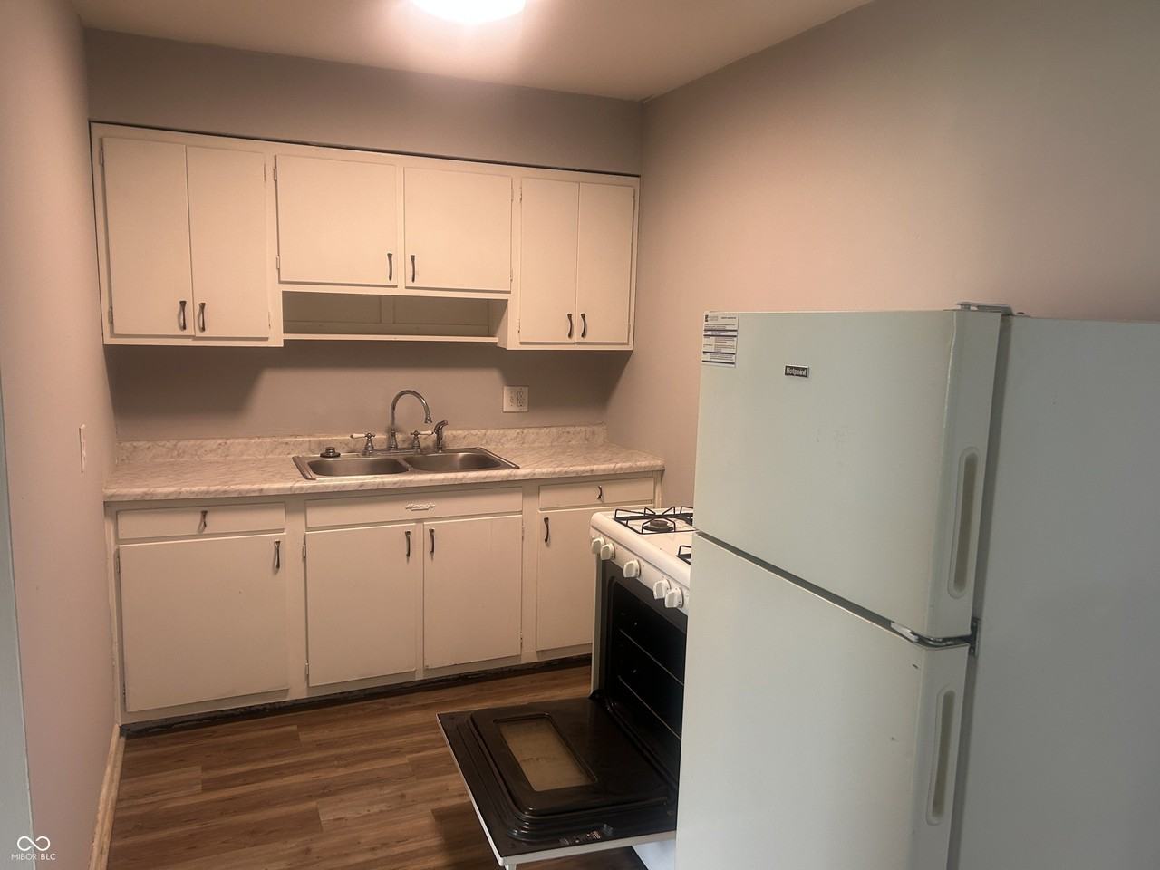 135 W Hendricks St #4 - Photo 5 of 9