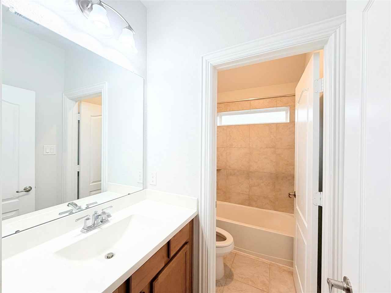 6610 Lake Oasis Dr - Photo 4 of 8