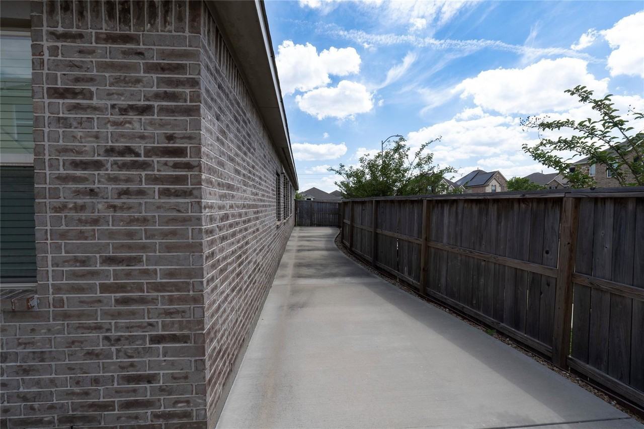24238 Golden Fallow Dr - Photo 4 of 8