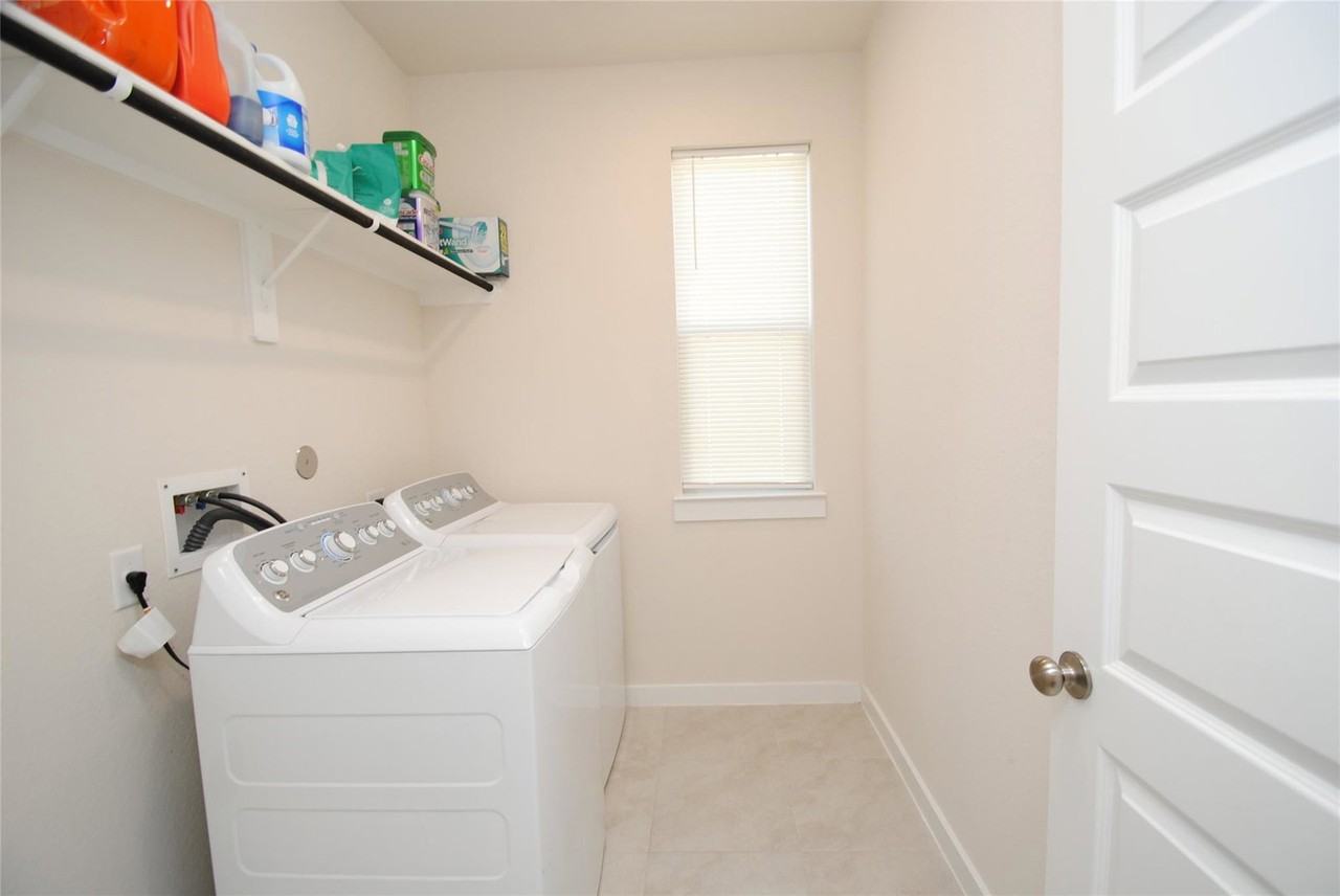 7143 Clearwater Cove Dr - Photo 4 of 8