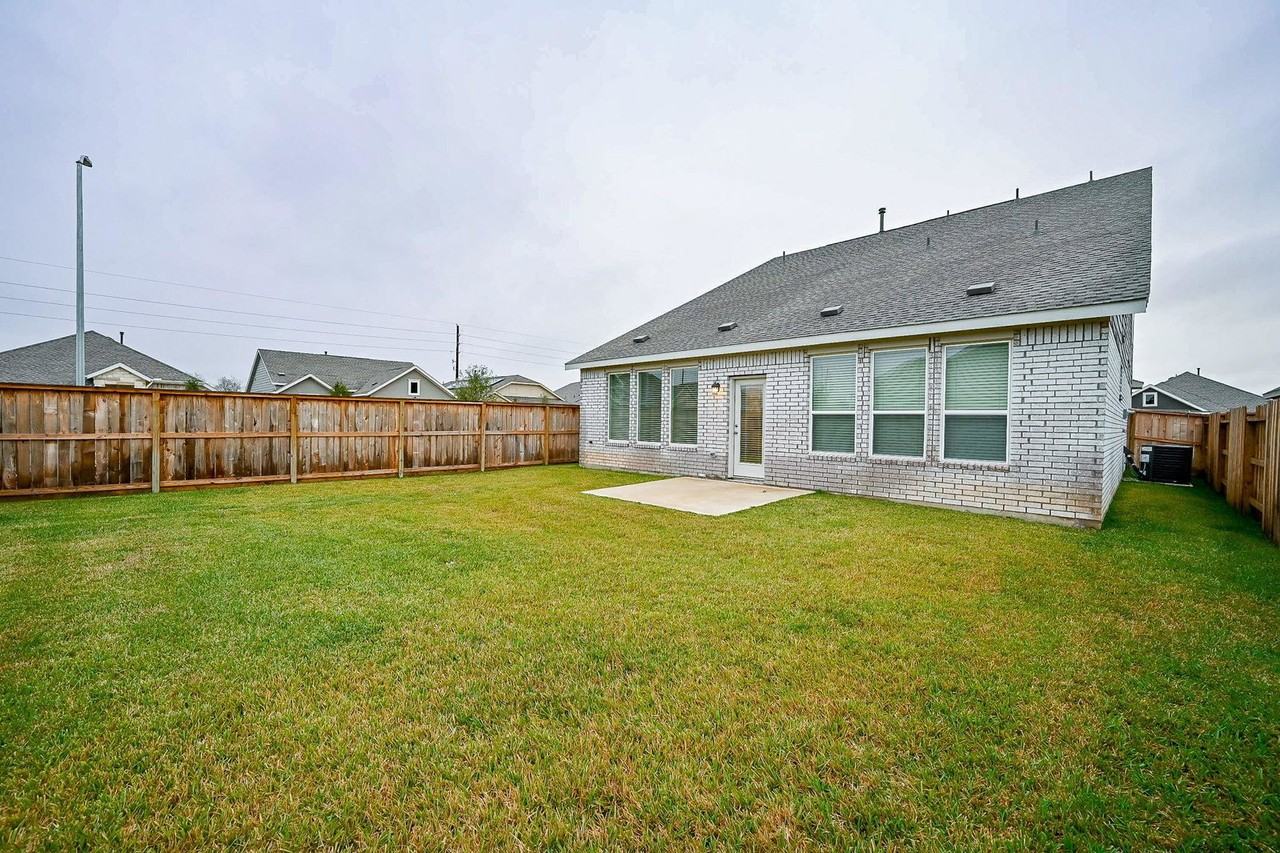 6427 Seafoam Lake Dr - Photo 2 of 8