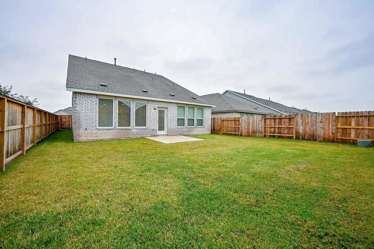 6427 Seafoam Lake Dr - Photo 3 of 8