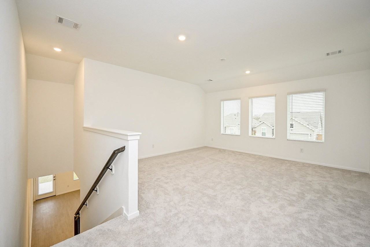 6427 Seafoam Lake Dr - Photo 4 of 8