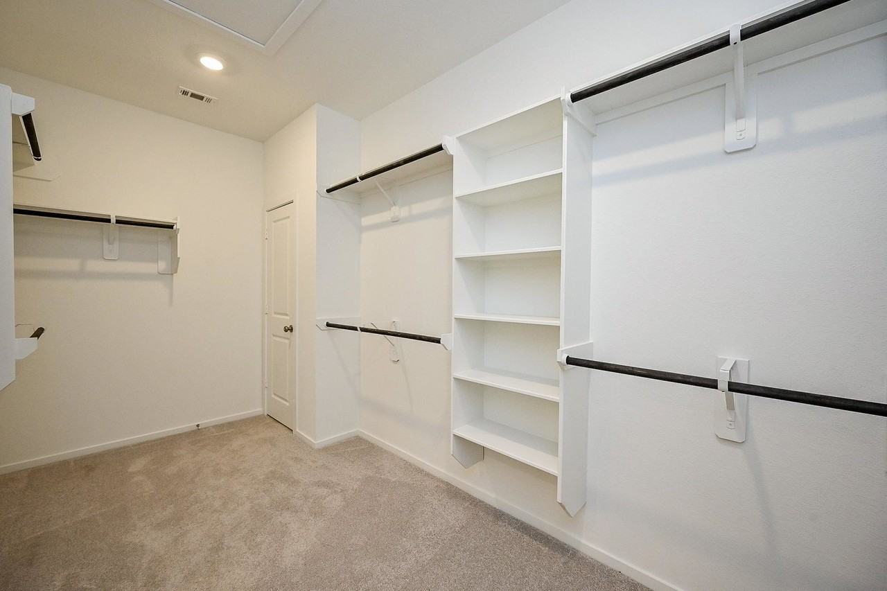 6427 Seafoam Lake Dr - Photo 5 of 8