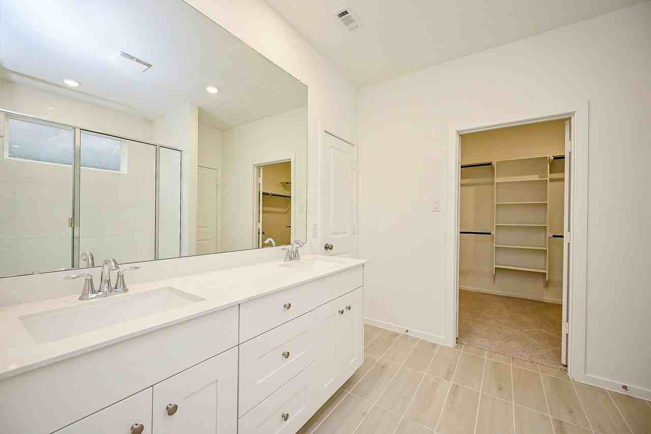 6427 Seafoam Lake Dr - Photo 6 of 8