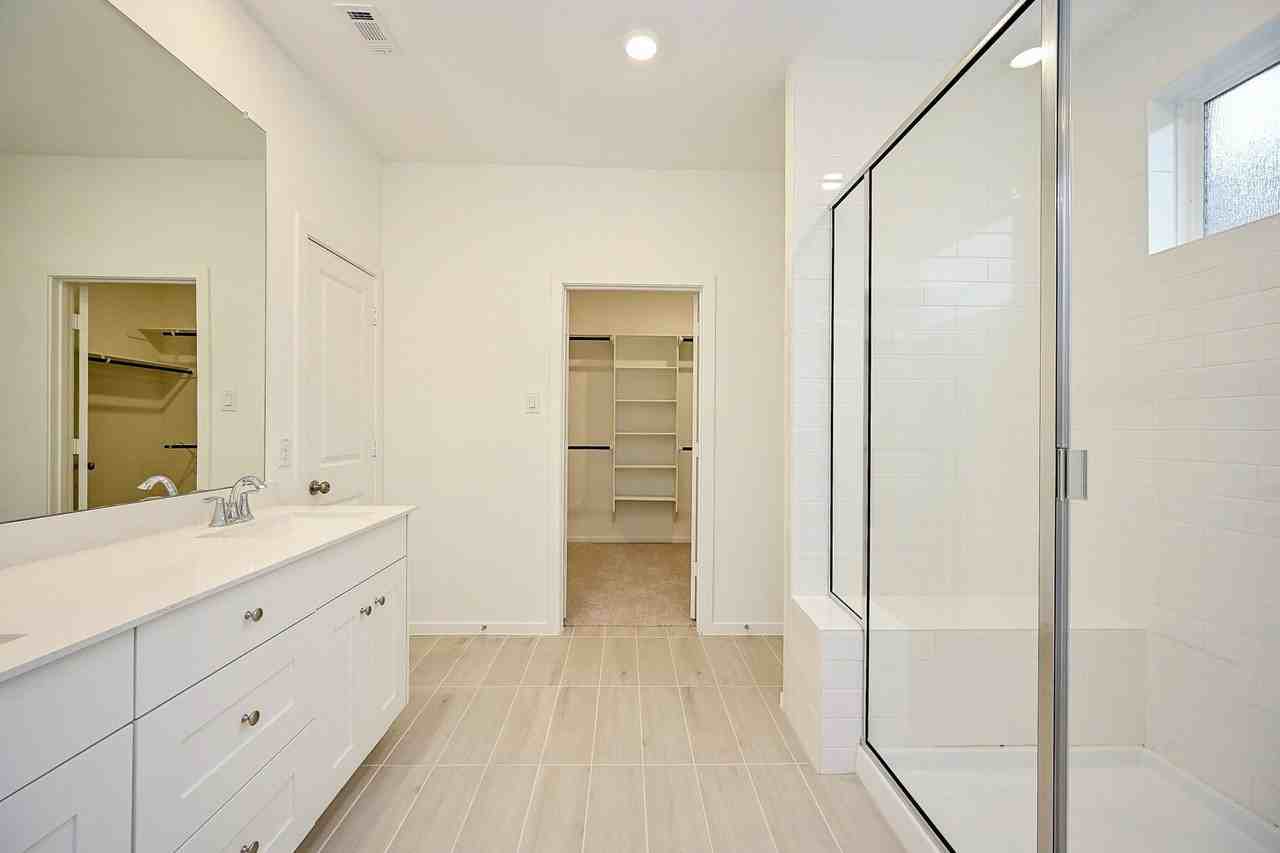 6427 Seafoam Lake Dr - Photo 7 of 8