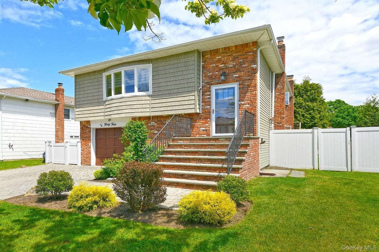 44 Derby Ave - Photo 2 of 17