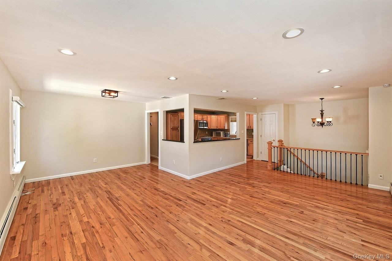44 Derby Ave - Photo 3 of 17