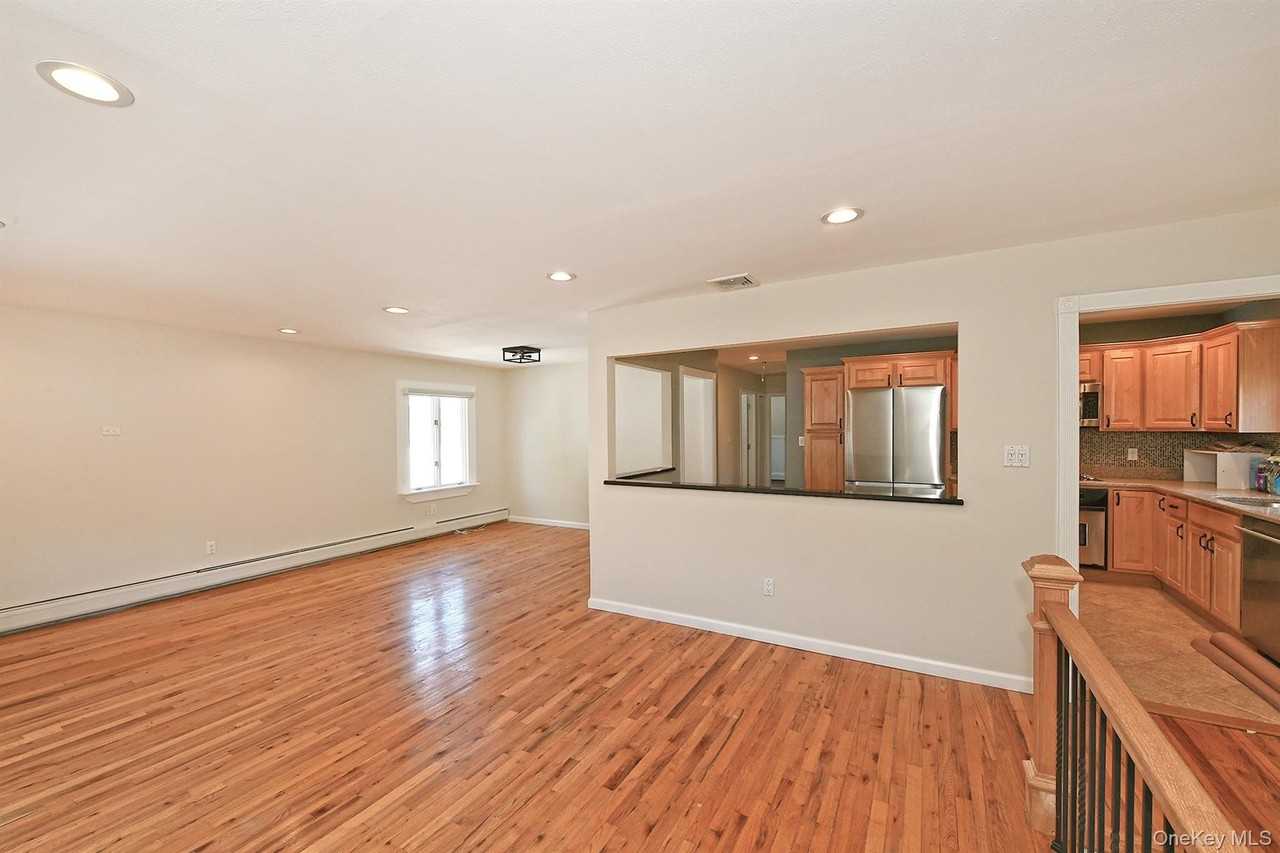 44 Derby Ave - Photo 5 of 17