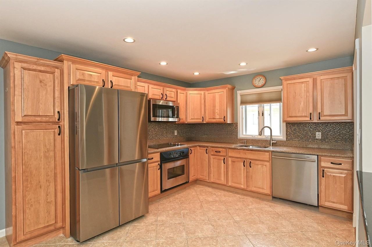 44 Derby Ave - Photo 6 of 17