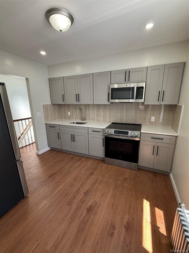 597 E 4th St #2 - Photo 4 of 14