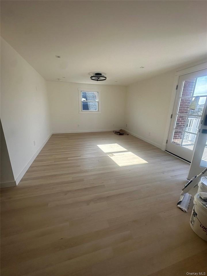 557 E Hudson St - Photo 3 of 11
