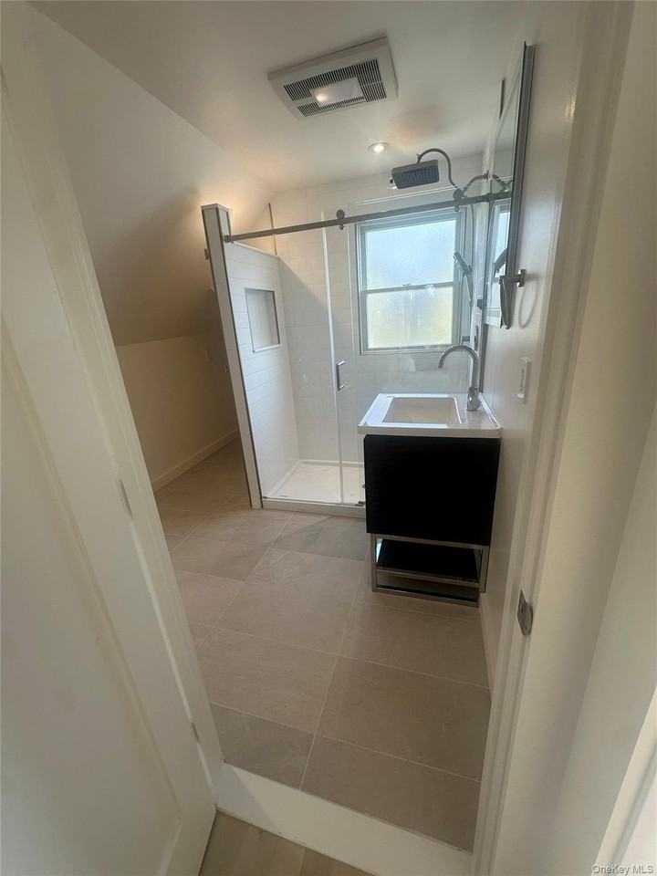 557 E Hudson St - Photo 5 of 11