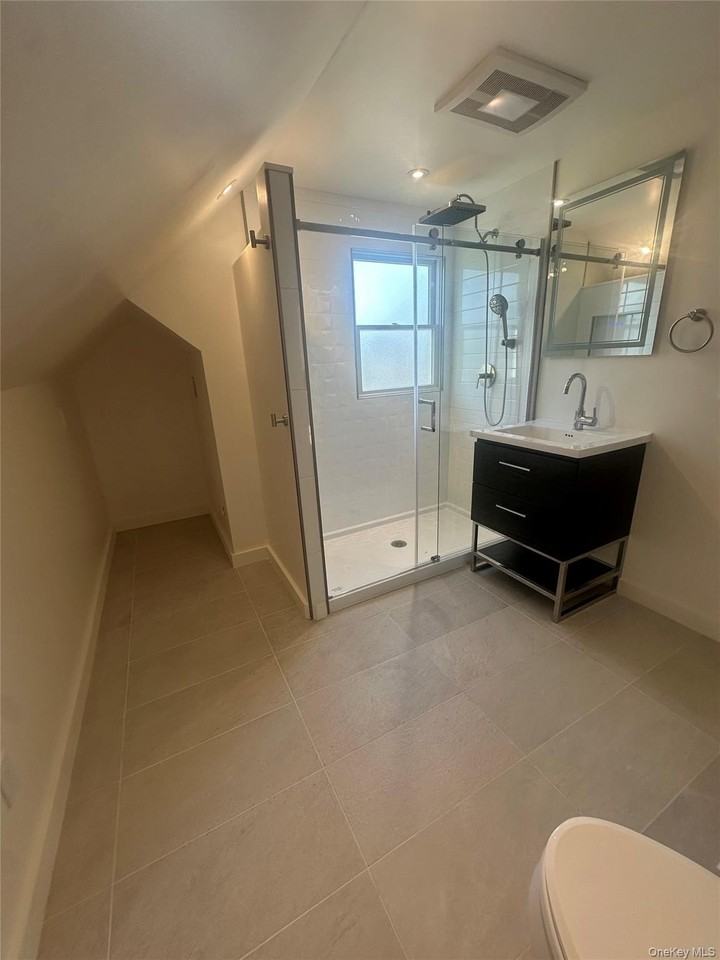 557 E Hudson St - Photo 6 of 11
