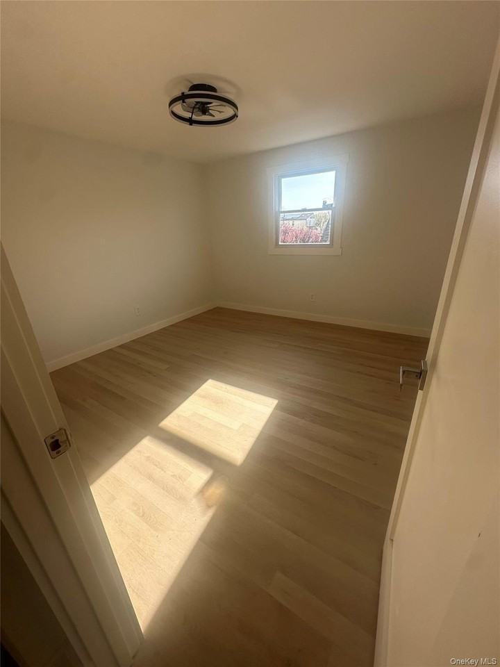 557 E Hudson St - Photo 7 of 11