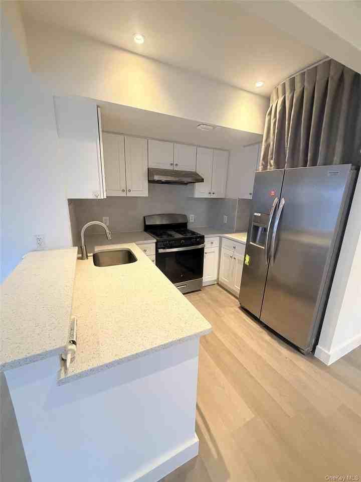 13619 Franklin Ave #4A - Photo 2 of 11
