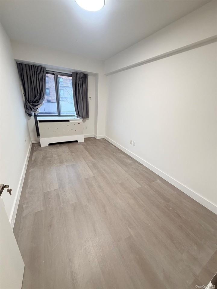 13619 Franklin Ave #4A - Photo 5 of 11
