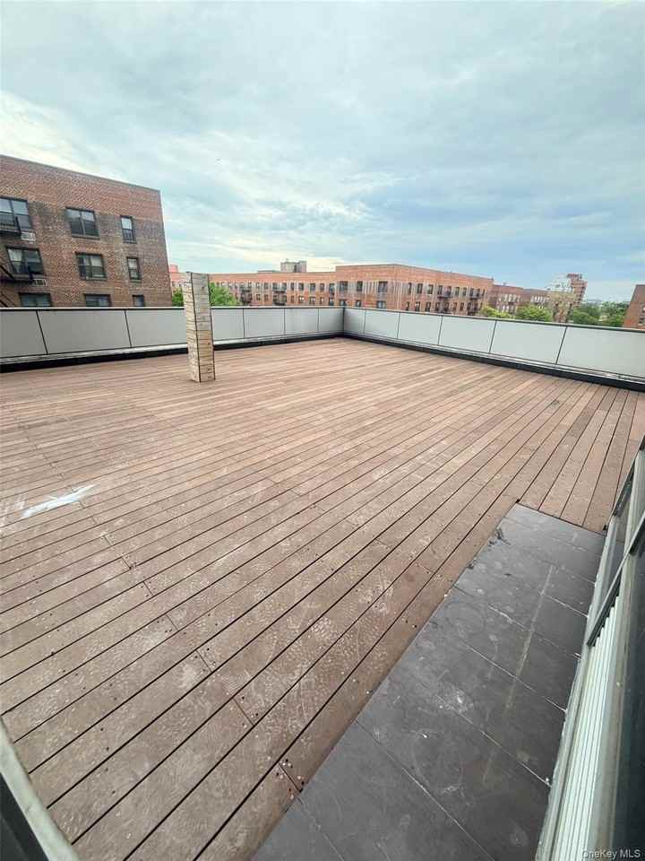 13619 Franklin Ave #4A - Photo 7 of 11