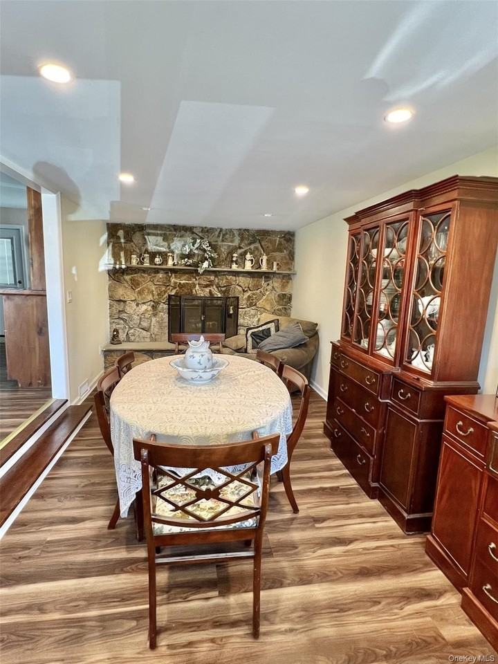 7 Mindy Ln - Photo 6 of 13