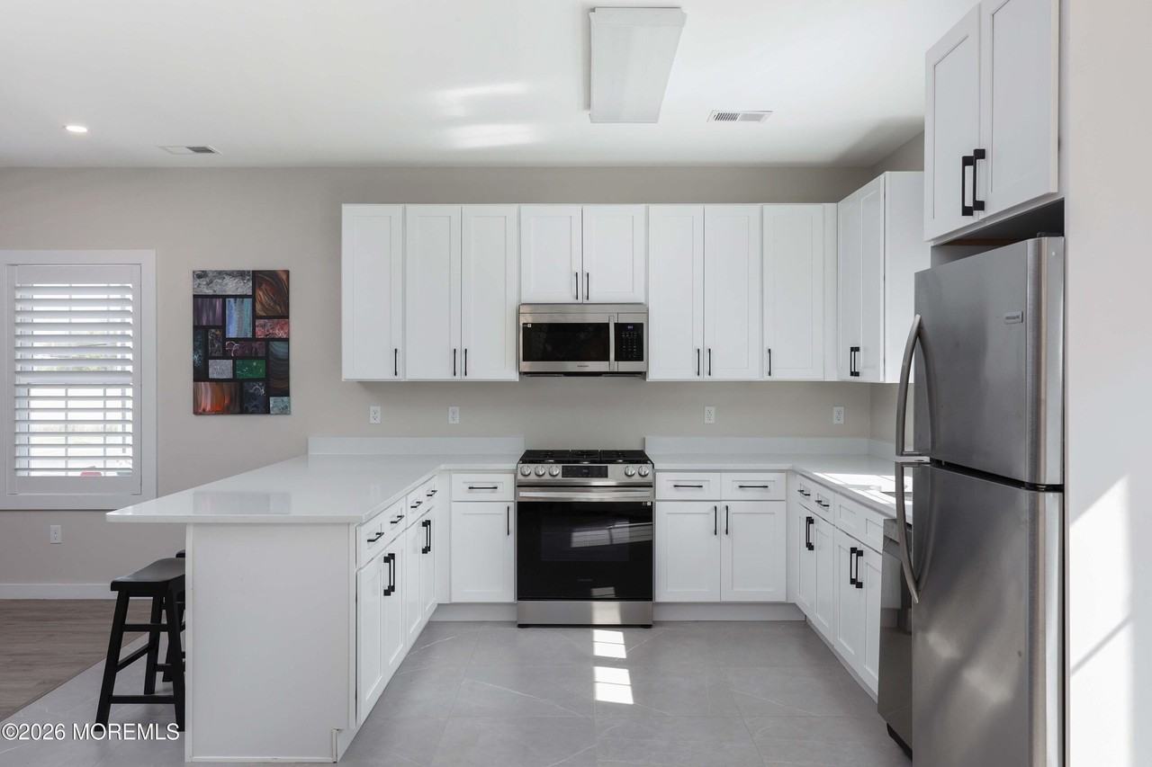 333 1st St #8 - Photo 6 of 35