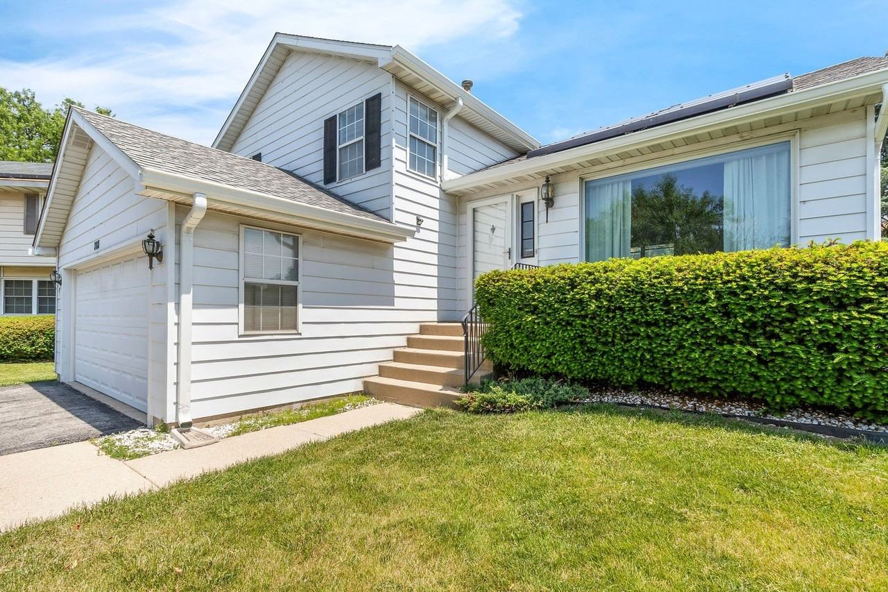 305 Elwood Ct - Photo 4 of 33