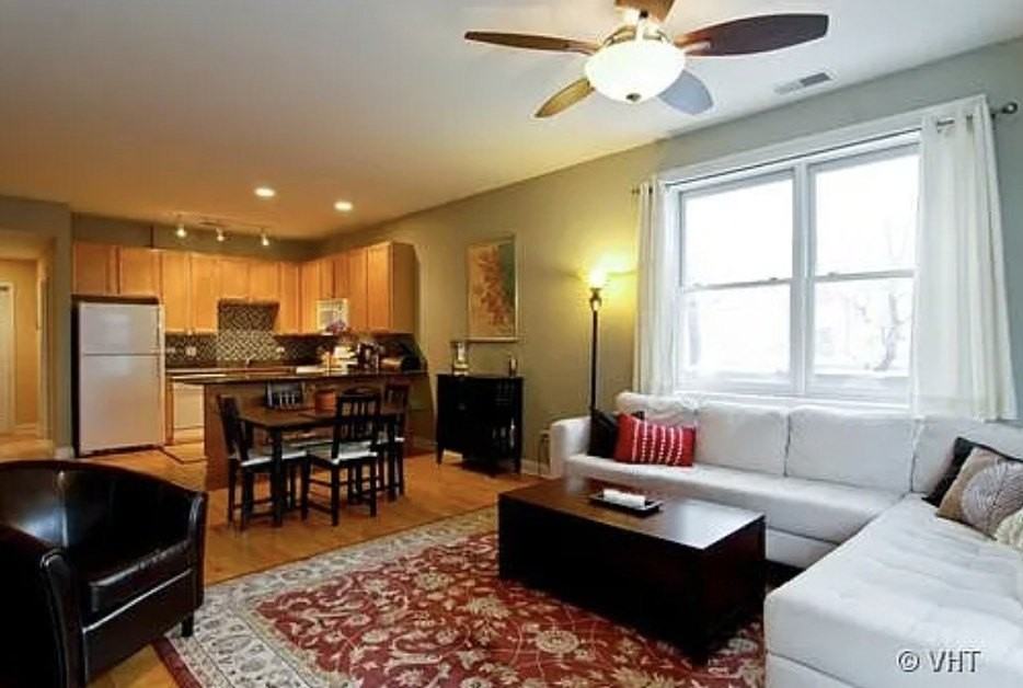 2310 W Saint Paul Ave #202 - Photo 3 of 9