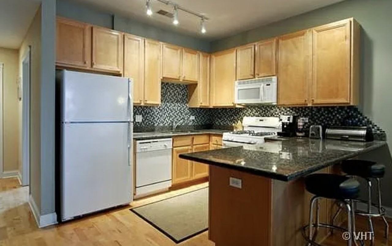 2310 W Saint Paul Ave #202 - Photo 4 of 9