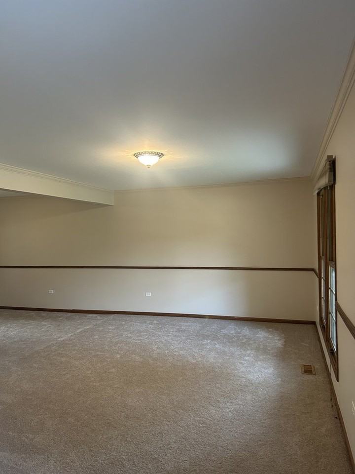 527 Springwood Ln - Photo 2 of 35