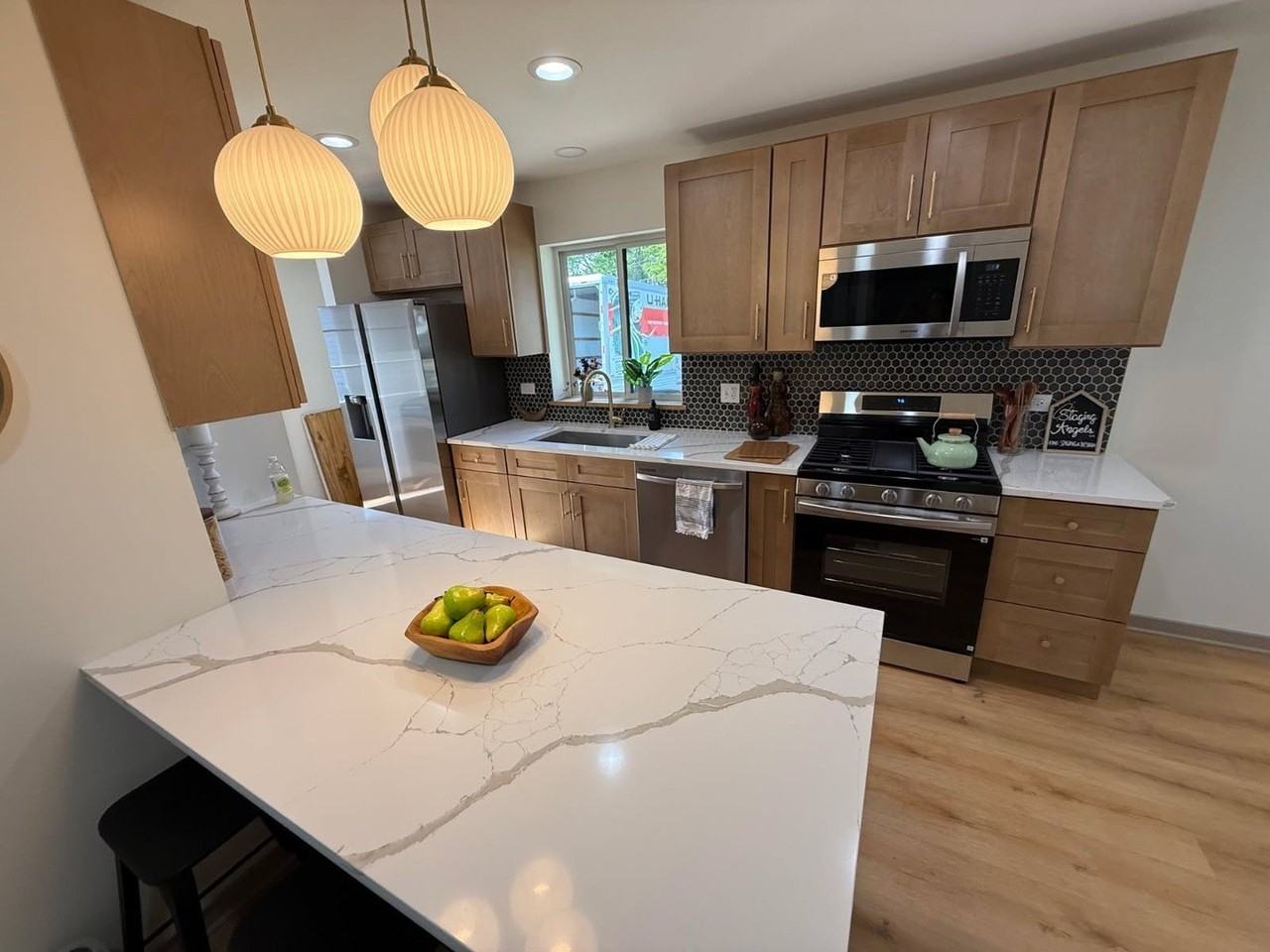 939 S Fletcher Dr - Photo 2 of 9
