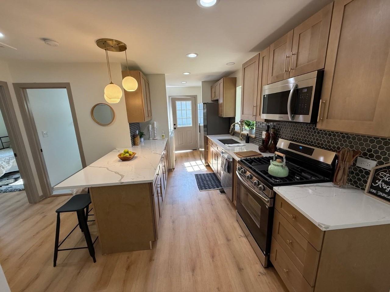 939 S Fletcher Dr - Photo 3 of 9