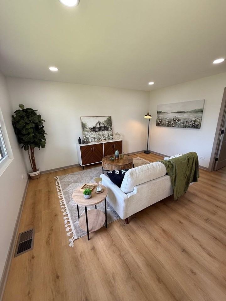 939 S Fletcher Dr - Photo 5 of 9