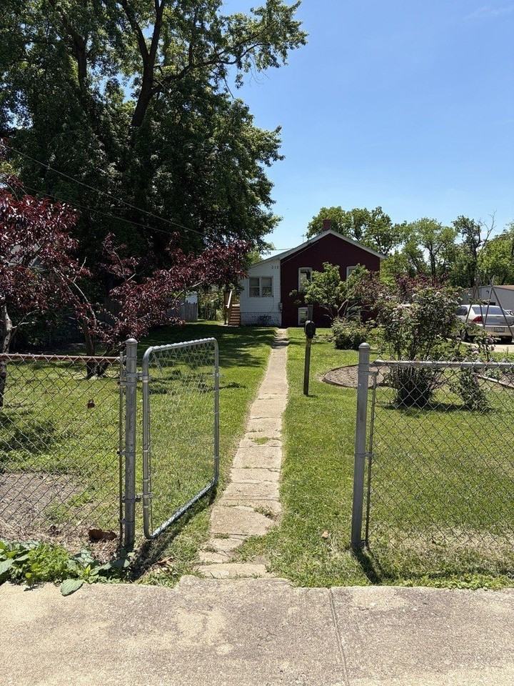 315 Pierce St - Photo 3 of 22
