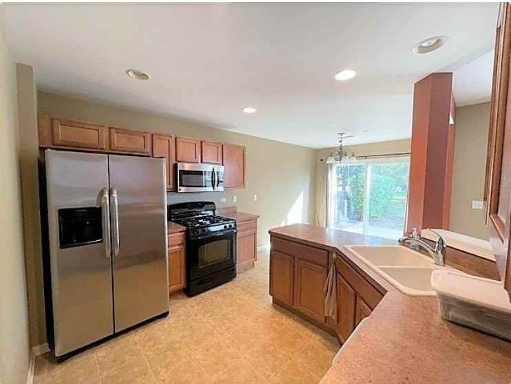 1403 Crimson Ln - Photo 6 of 16