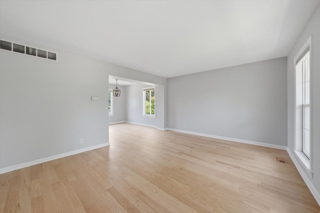 21854 W Kentwood Dr - Photo 6 of 35