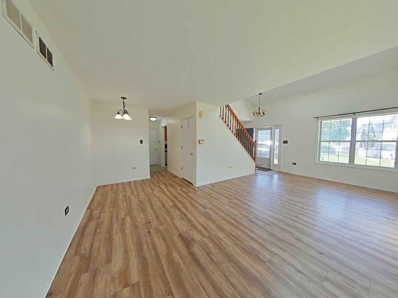 3524 Willowview Ct - Photo 3 of 11