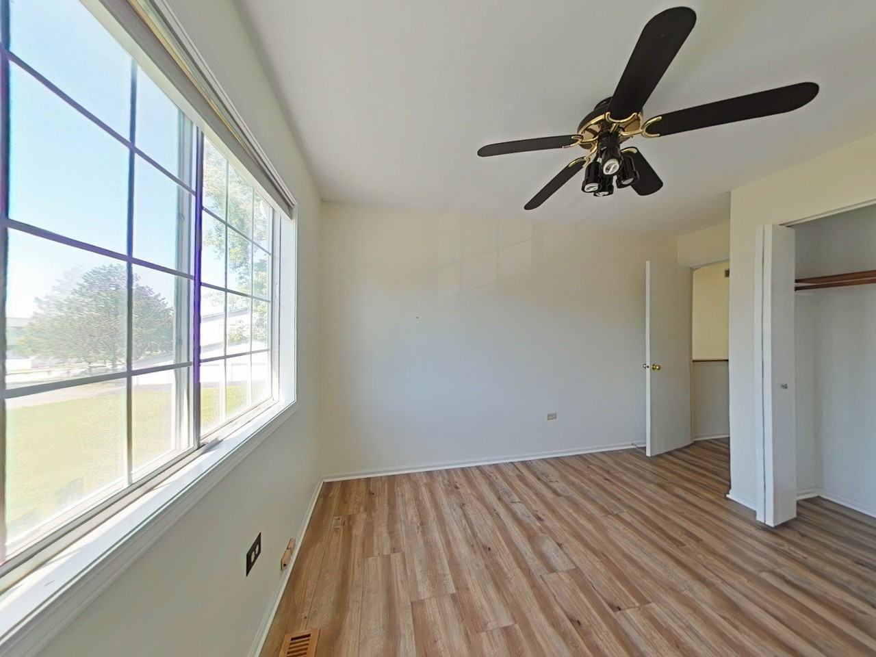 3524 Willowview Ct - Photo 7 of 11